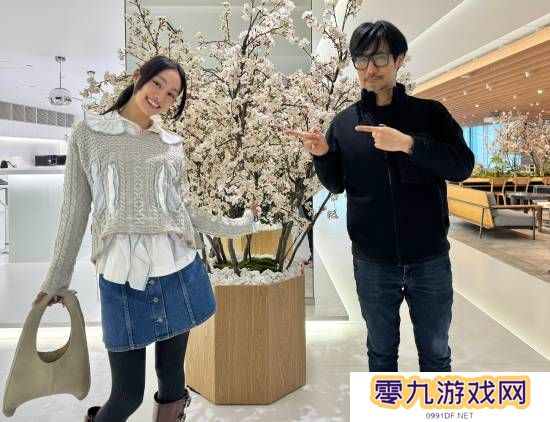 小岛秀夫晒合影：《死亡搁浅2》女演员忽那汐里